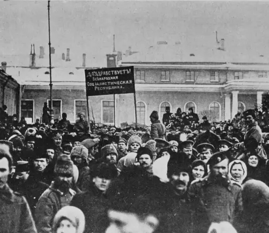 Февральская революция: крушение трехсотлетней монархии Демонстрация. Петроград, март 1917 года
