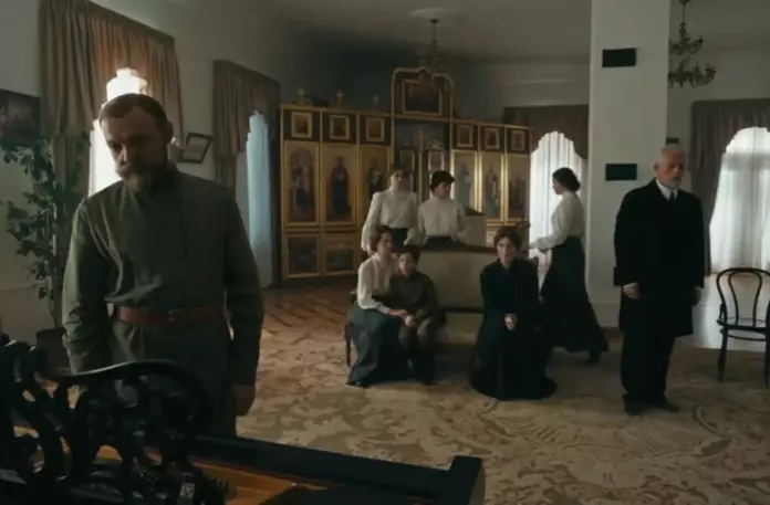 Кадр из фильма «Романовы: преданность и предательство»